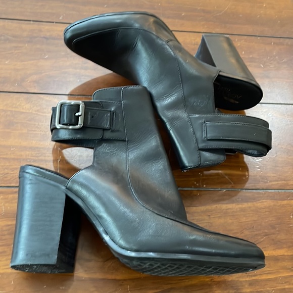 Aerosoles black leather heels (sz 7 1/2) - Picture 3 of 14